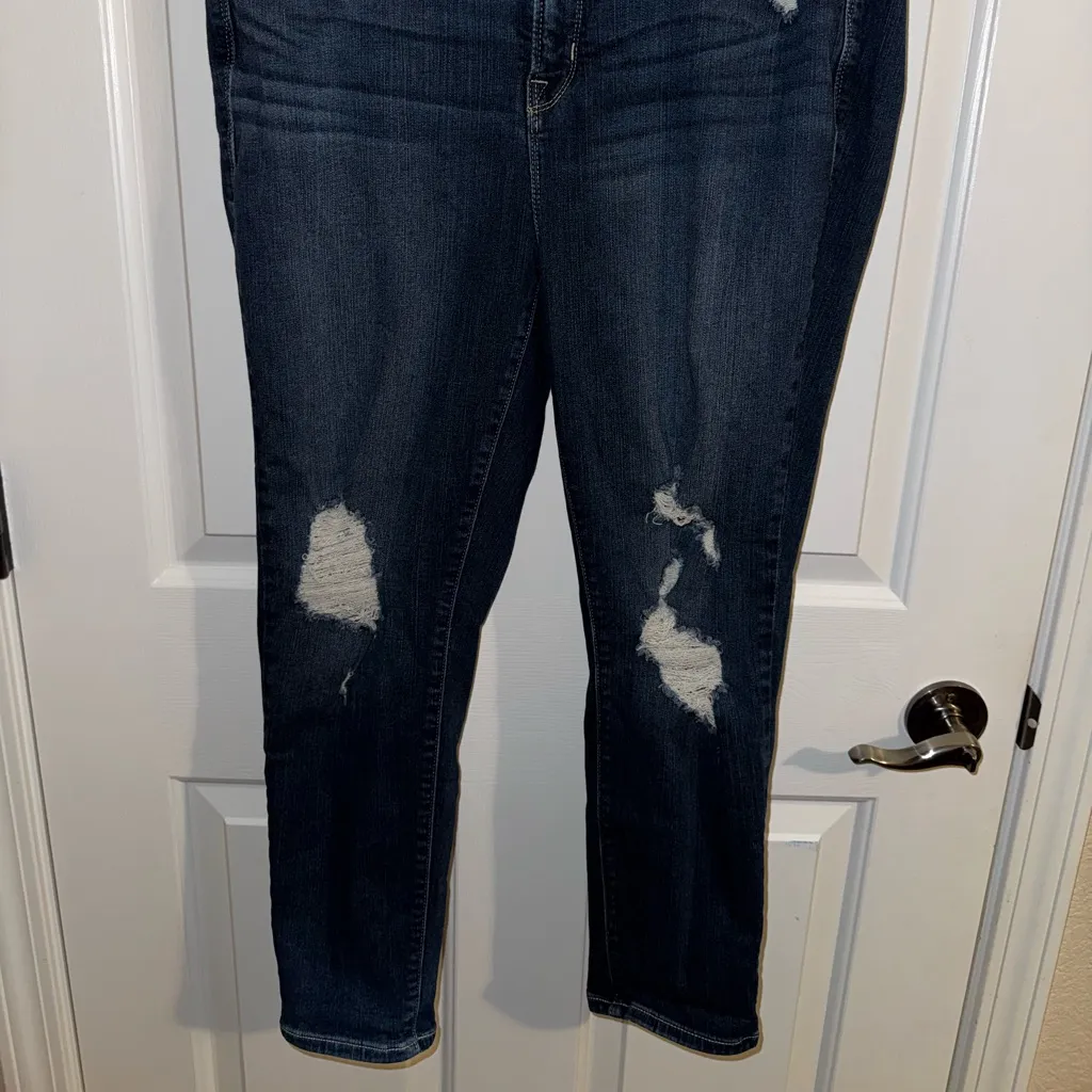 Torrid Crop Sky High Skinny Premium Stretch High-Rise Jean Size 16 - Image 4