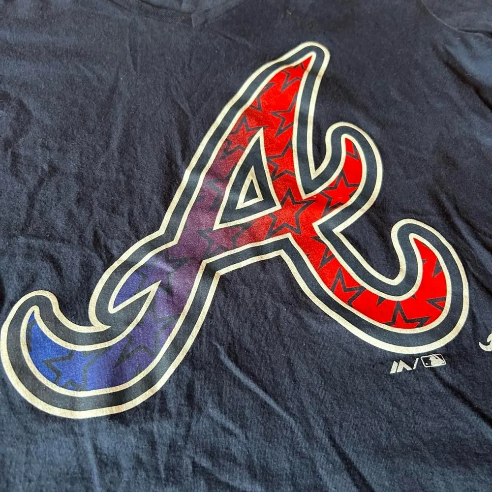 Patriotic Atlanta Braves V-Neck Tee – Women’s Majestic MLB Shirt - Image 4