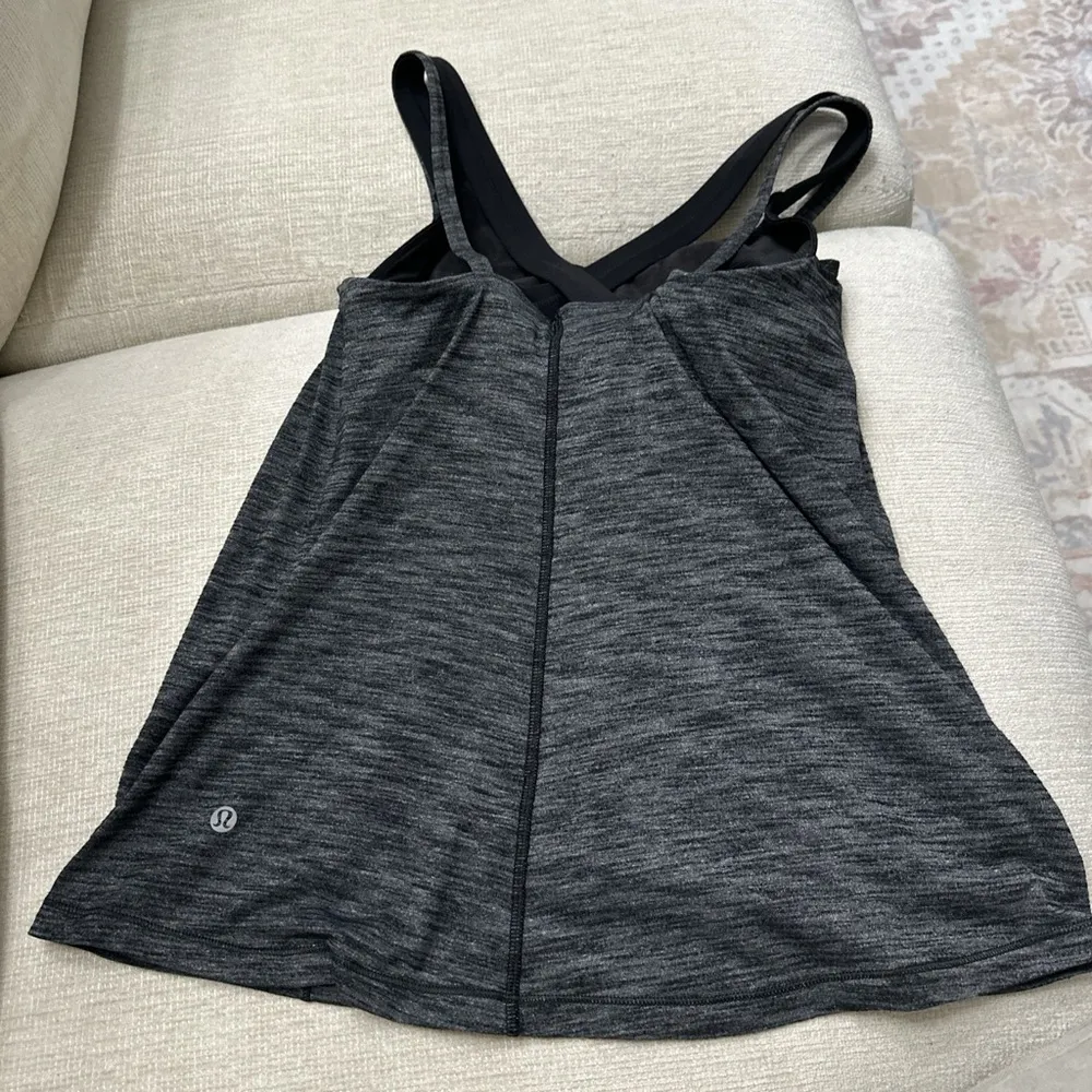 Lululemon tank with built in bra size 8 - Image 2