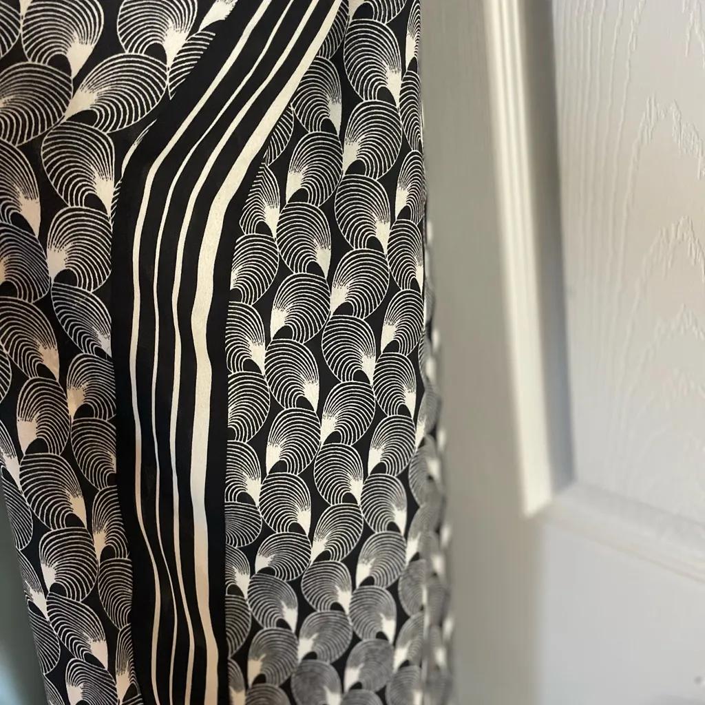 Max Studio Wide Leg Black‎ and Off White Pants - Image 3