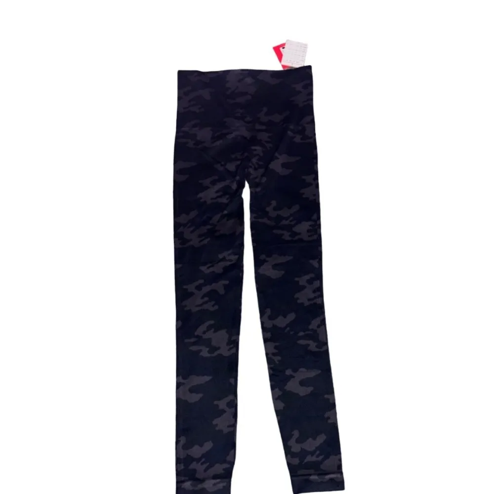 Spanx Look At Me Now Seamless Leggin Size S - Image 2