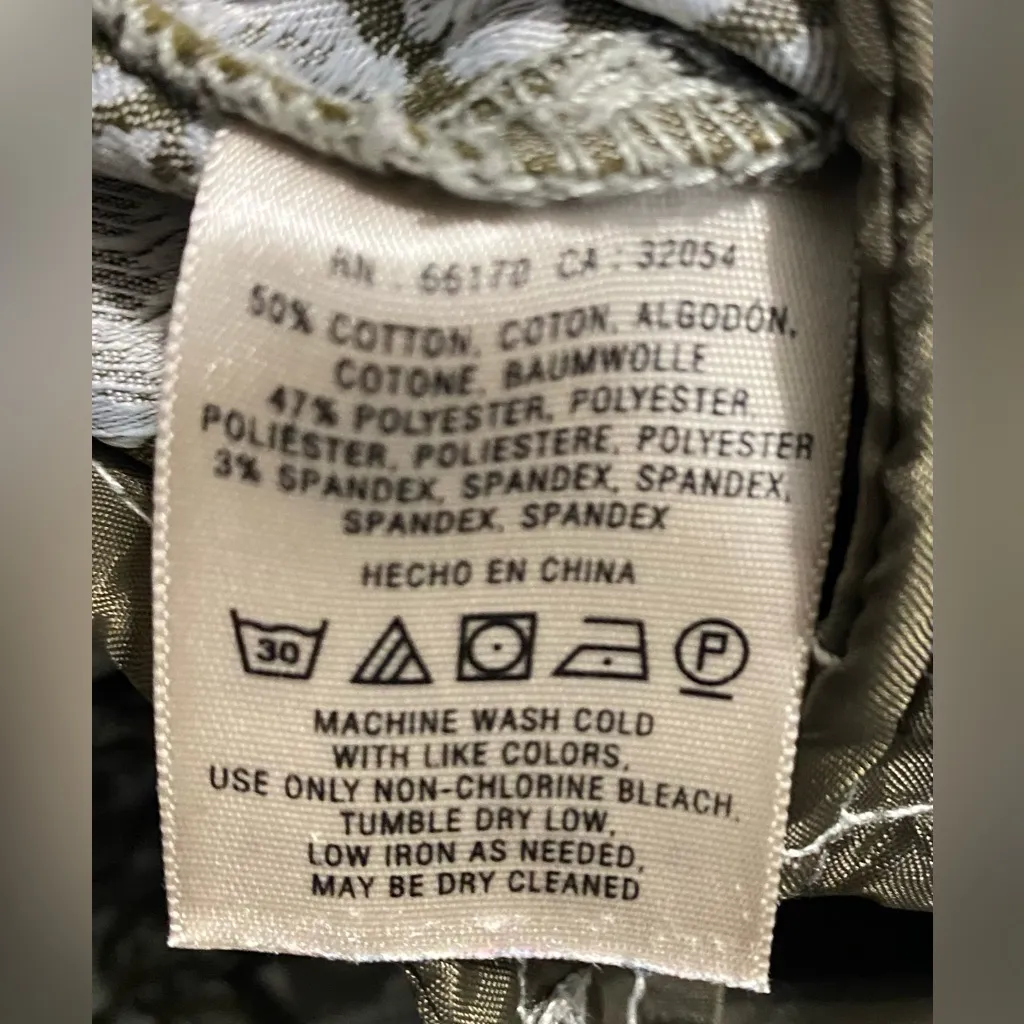 Anthropologie Cartonnier Brocade Charlie Ankle Pants in a gray damask pattern. Silver Size 10 - Image 8