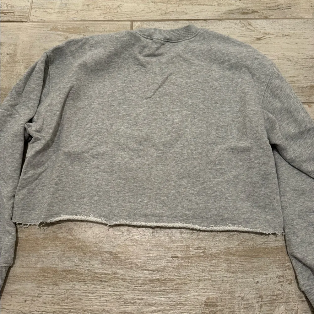 Cropped Rhinestone Lip Sweatshirt - Image 5