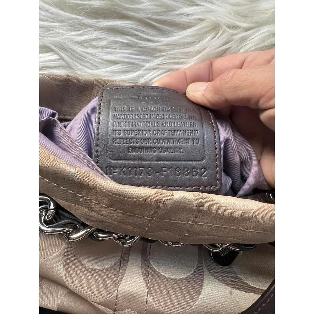 Stylish Coach Shoulder Bag with Chain Detail - Image 6