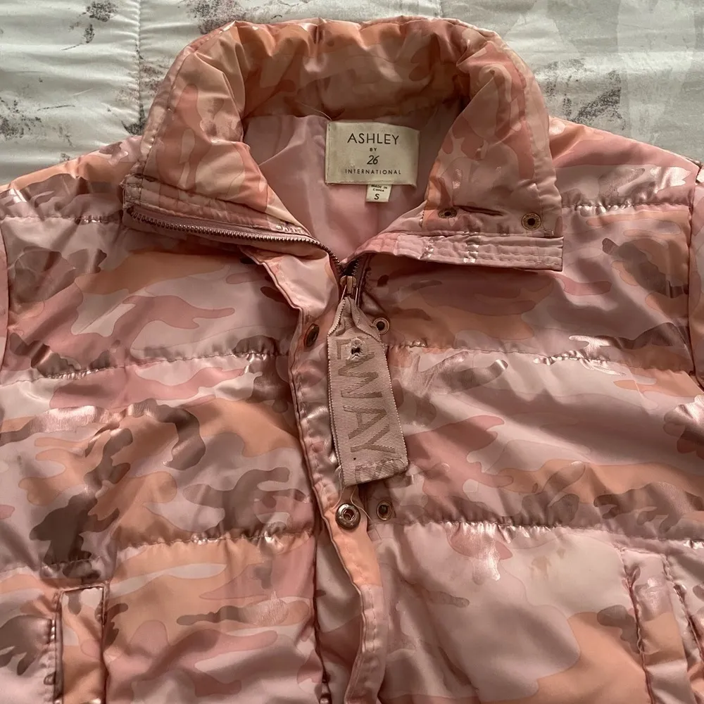 Ashley by 26 International pink reflective full zip cropped puffer coat, size S - Image 10