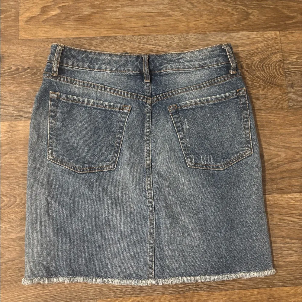 Ella Moss Junior High Waist Raw Hem Distressed Denim Mini Skirt Size 26 - EUC - Image 4