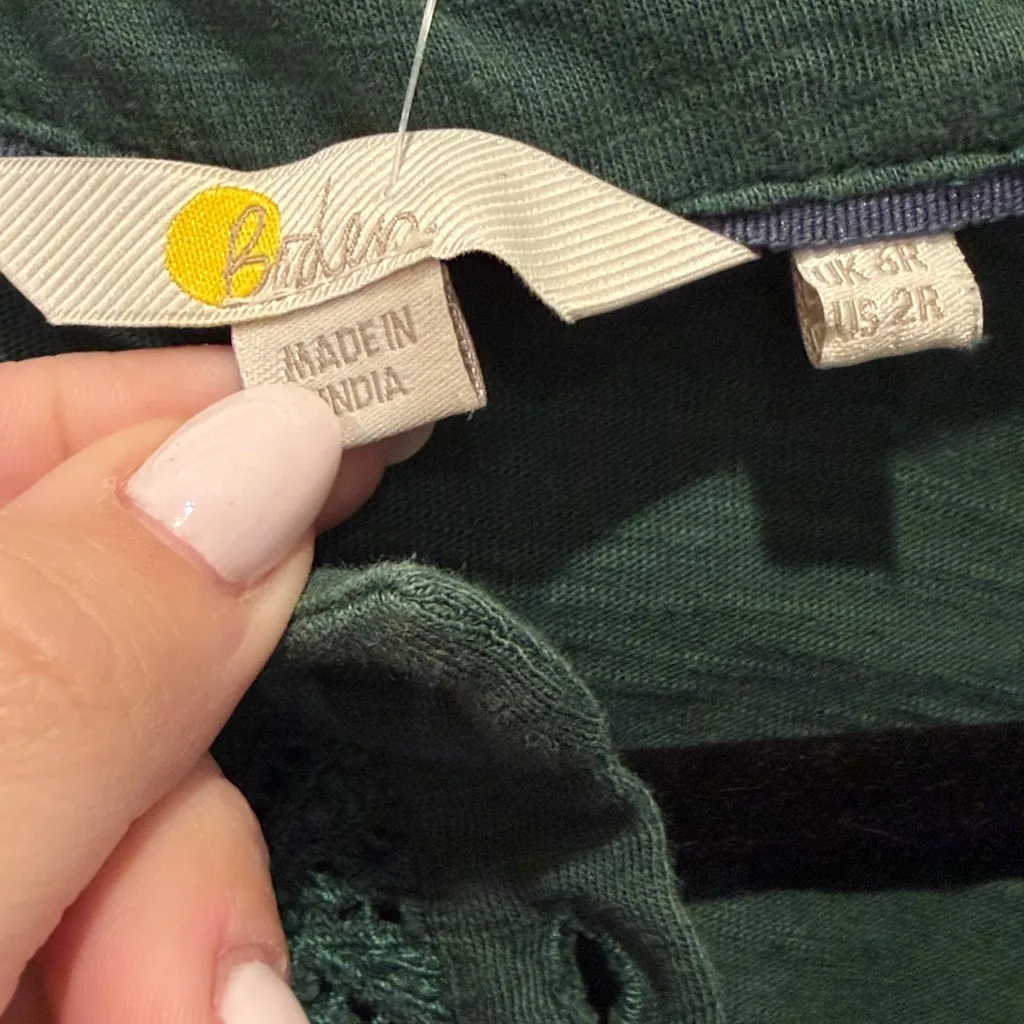 Boden Embroidered Jersey Shirt Dress in green with eyelet puff sleeves Size 2 - Image 2