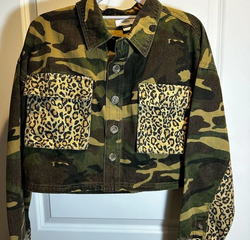 Camo Leopard Patch Jacket Size Small - Image 3