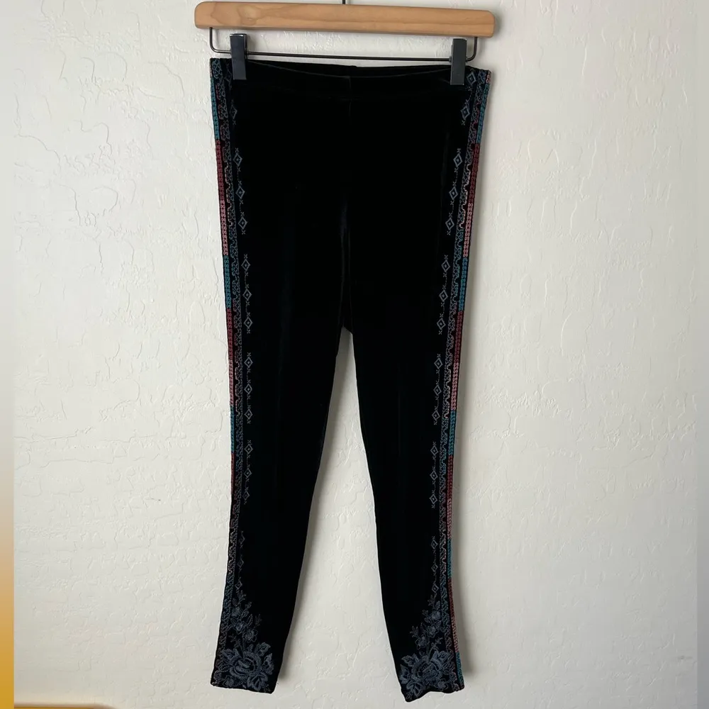 Johnny Was Tahndi Embroidered Velvet Boho Leggings Size XS Black - Image 2