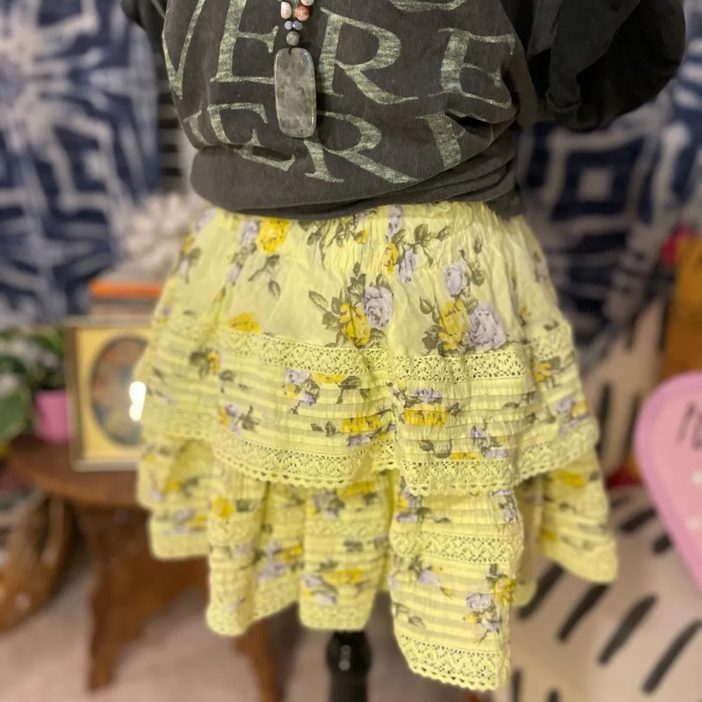 NWT Aerie Yellow Tiered Floral Mini Skirt w/Lace Trim Pastel Spring Boho Ruffle - Image 2