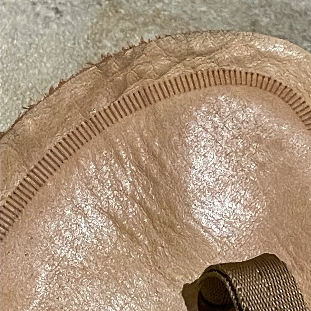 OluKai Mala'e Brown Leather Wedge Thong Sandals Shoes Womens Size 9 20465 - Image 13