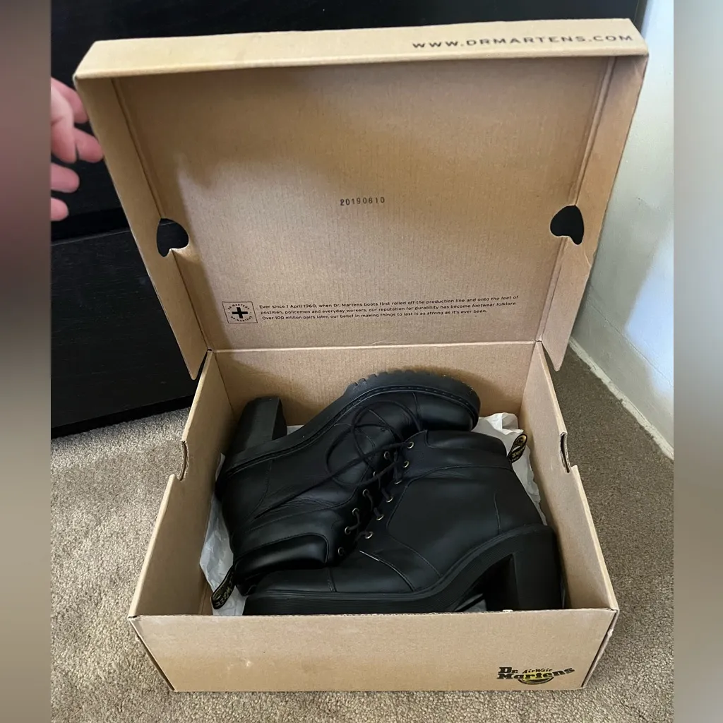 Dr. Marten Averil Leather Heeled Ankle Boots Size 9 - Excellent Condition! - Image 3