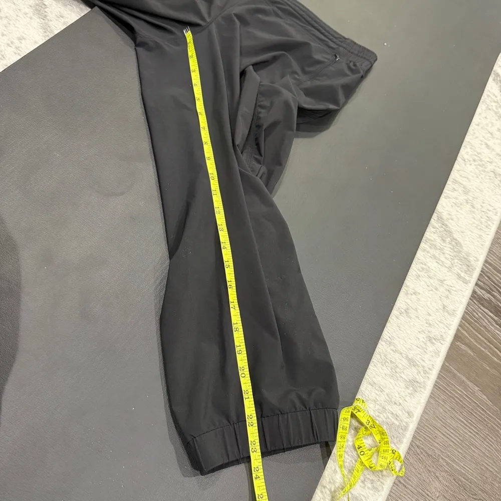 Athleta Black La Viva Cropped Joggers - Image 13