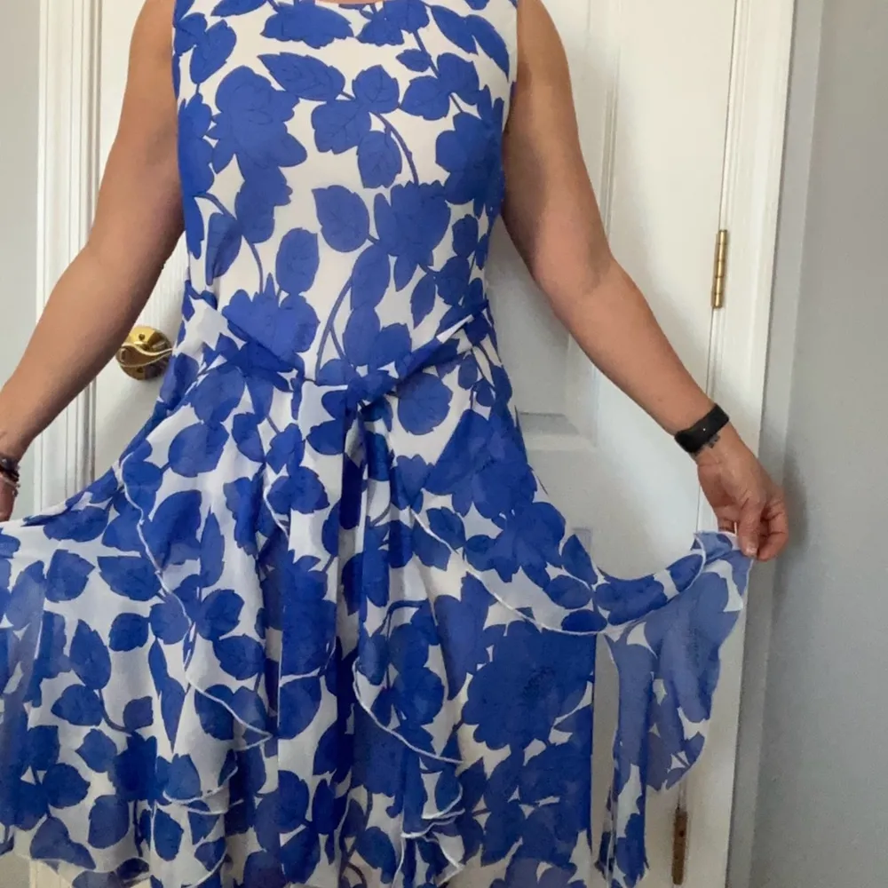 Leaf Print Ruffled Dress - Image 3