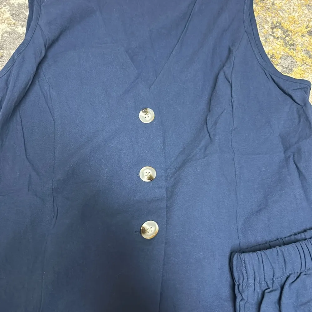 Slayr Marynarka I Szorty Z Kamizelką I Jednokolorowymi Guzikami Z Przodu - Image 4