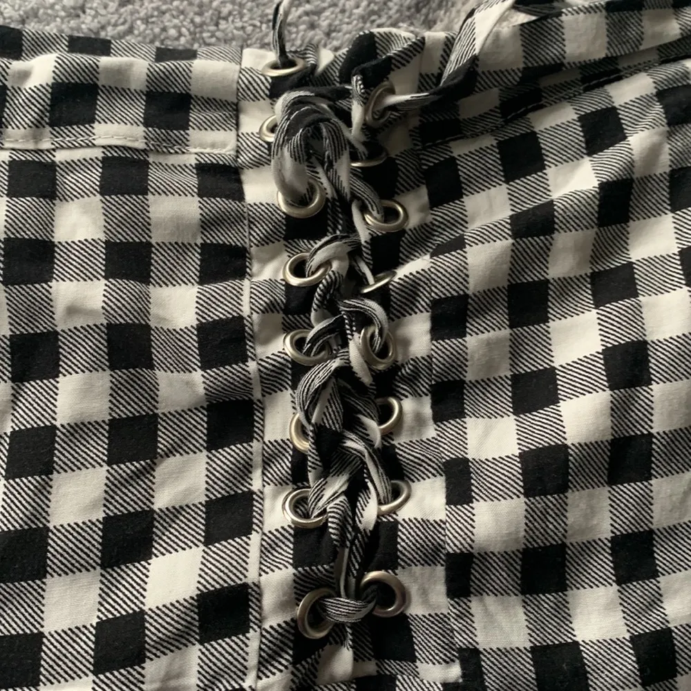 Black and White lace up Checkered Skirt Size 10 - Image 4