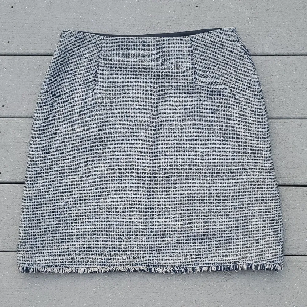 Banana Republic 6 Tall BoucleTextured Fringe Hem Pencil Skirt with Pockets - Image 13