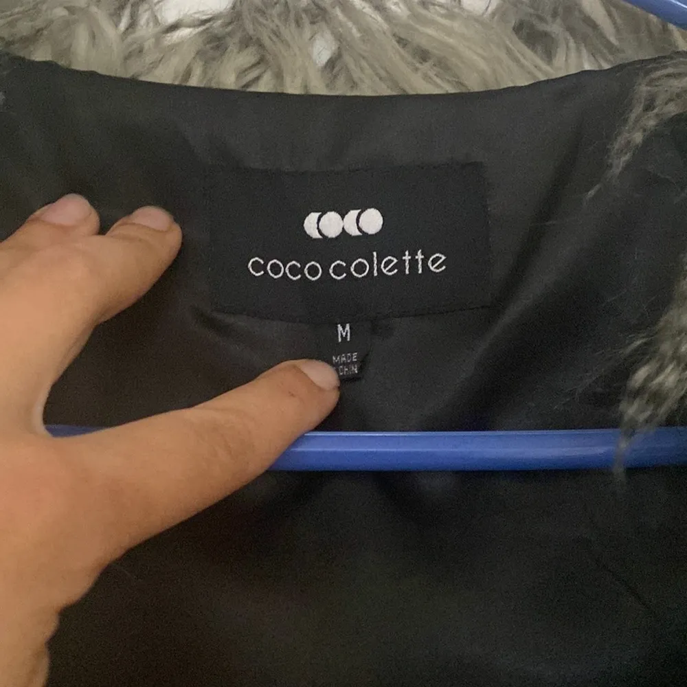 COCO COLETTE  Vest Sz M  Black Gray Faux Fur  Black fades into Gray - Image 4