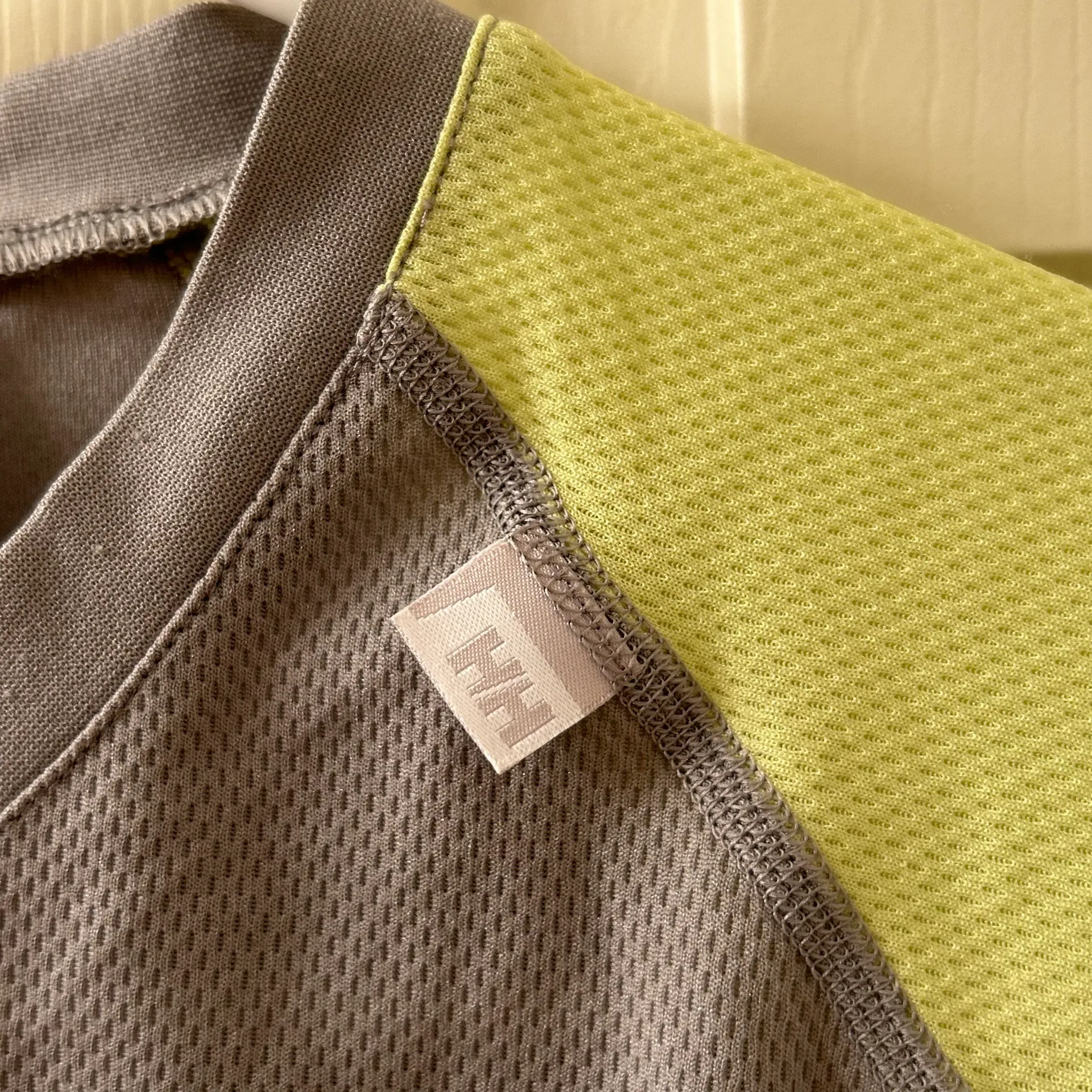 Women’s Base Layer Lifa Short Sleeve Tee Size S/P Grey Green - Image 3