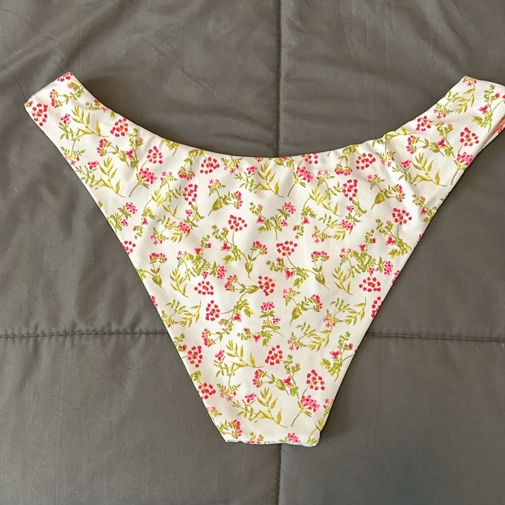 JCrew Curved Waist Cheeky Bikini Bottom Cloud Meadow Floral Size Medium NWT - Image 2
