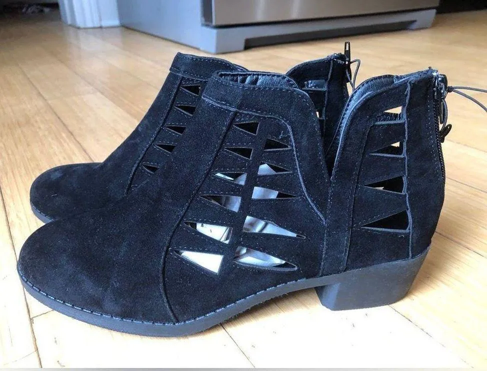 Bobbie Brooks Sz 7 Ladies Black Cut Out Booties NEW NWT - Image 2