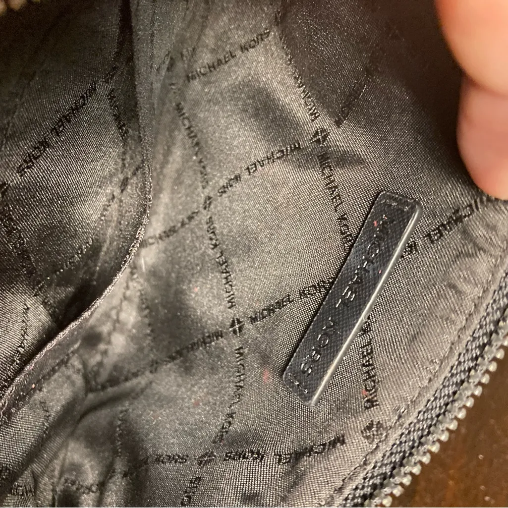 MK Michael Kors Black and White Houndstooth Wristlet - Image 5