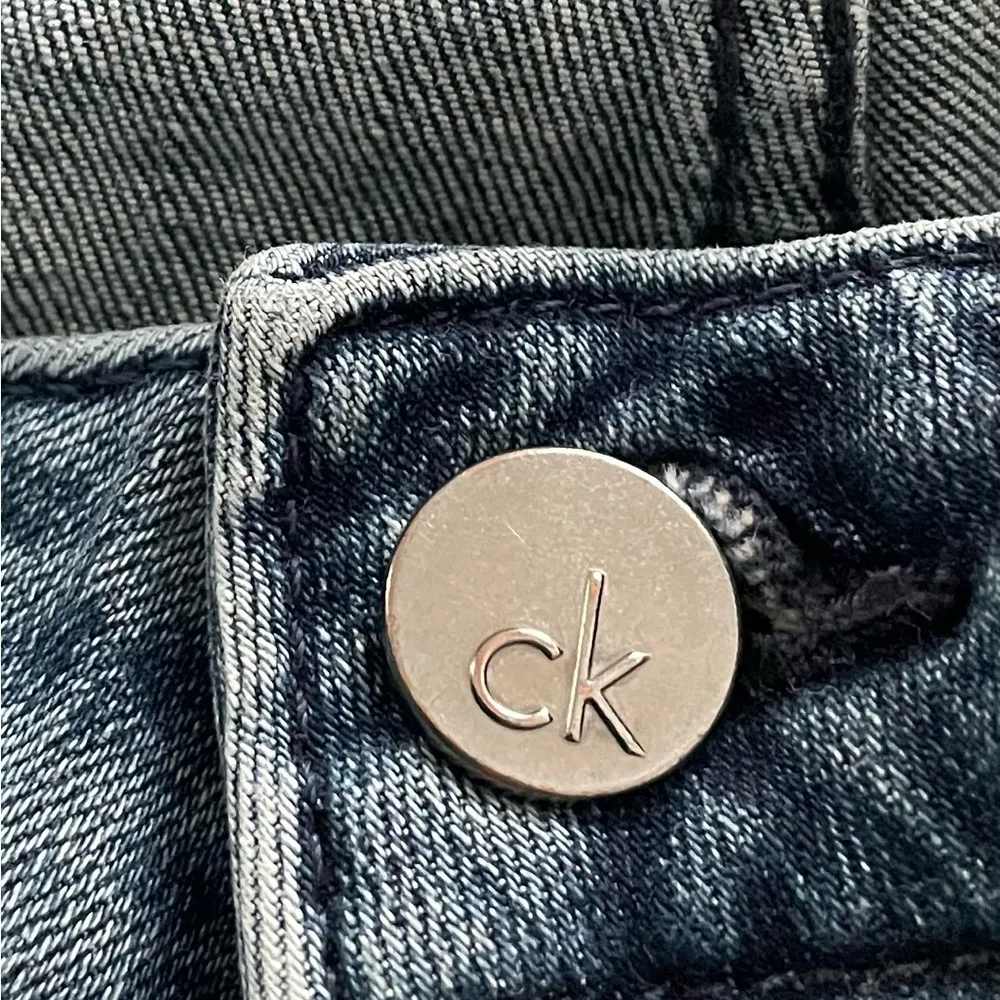 Calvin Klein Jeans Slim Boyfriend medium wash mid rise straight jeans, size 12 - Image 13