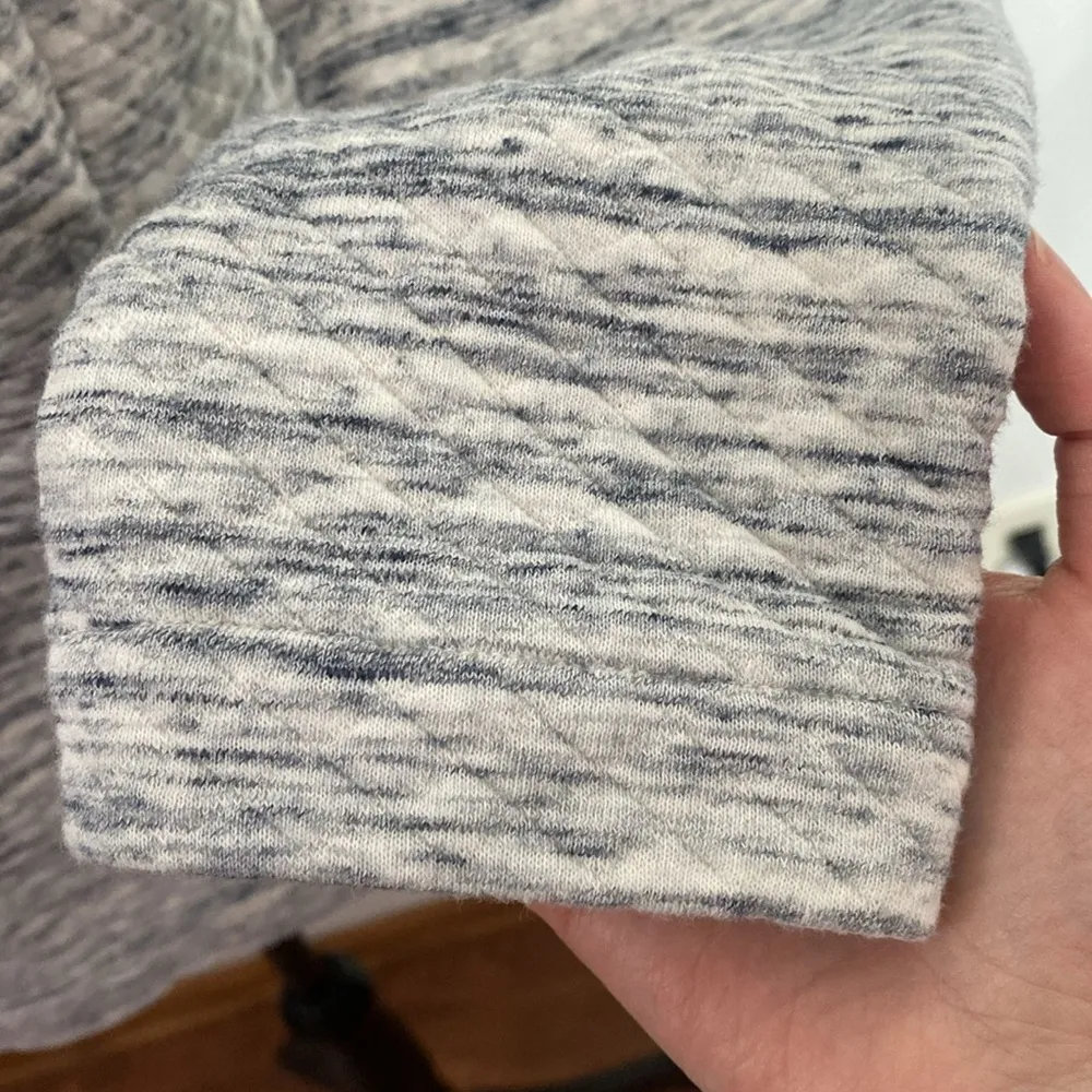 T by Talbots Heather grey quilted Mockneck button shoulder sweatshirt size M - Image 8