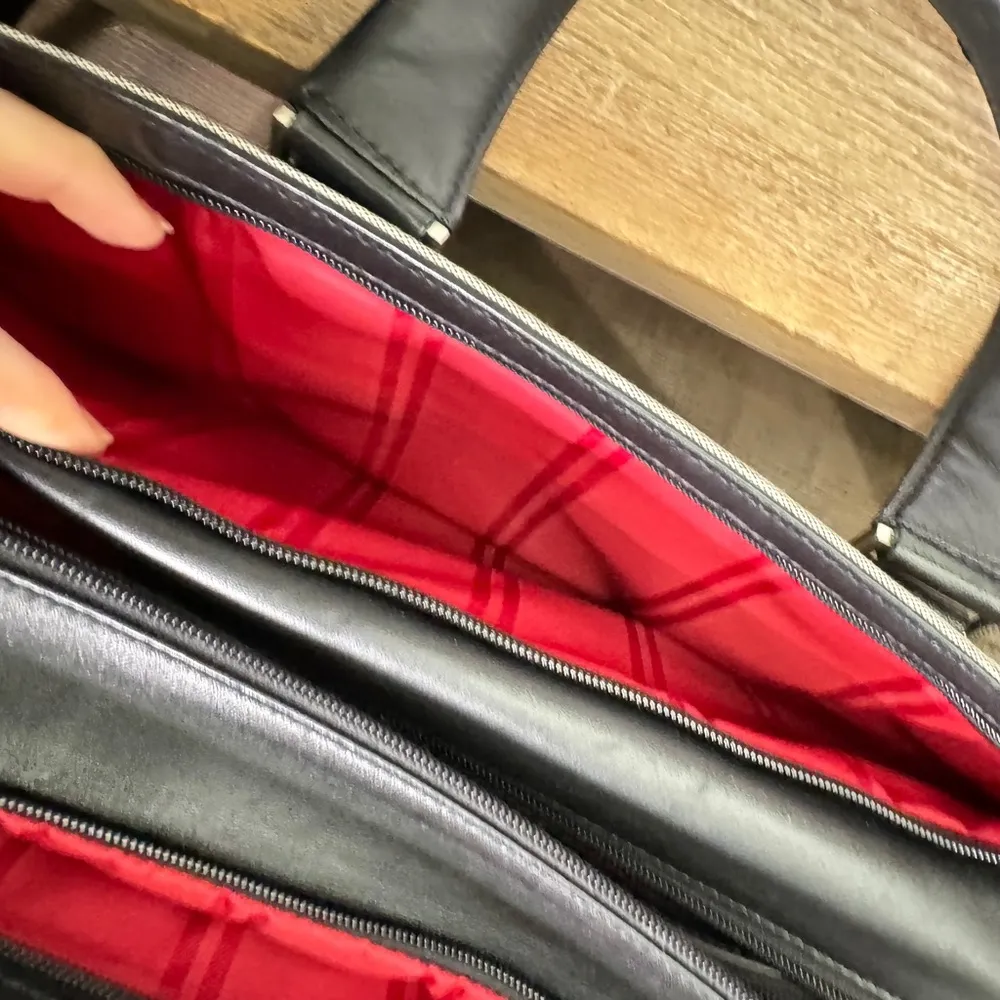 Tumi Large Business Satchel Style 43109 Black - Image 4