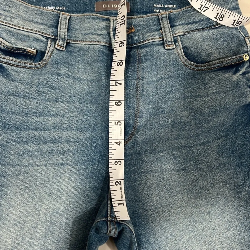 DL1961 Mara Ankle High Rise Instasculpt Straight Jeans Raw Hem Size 28 EUC - Image 8