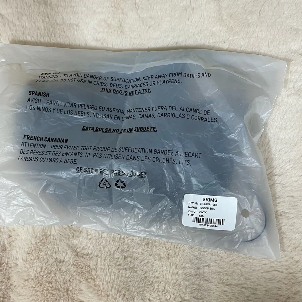 SKIMS  WEIGHTLESS SCOOP BRA SHADE ONYX SIZE 30B NWT - Image 9