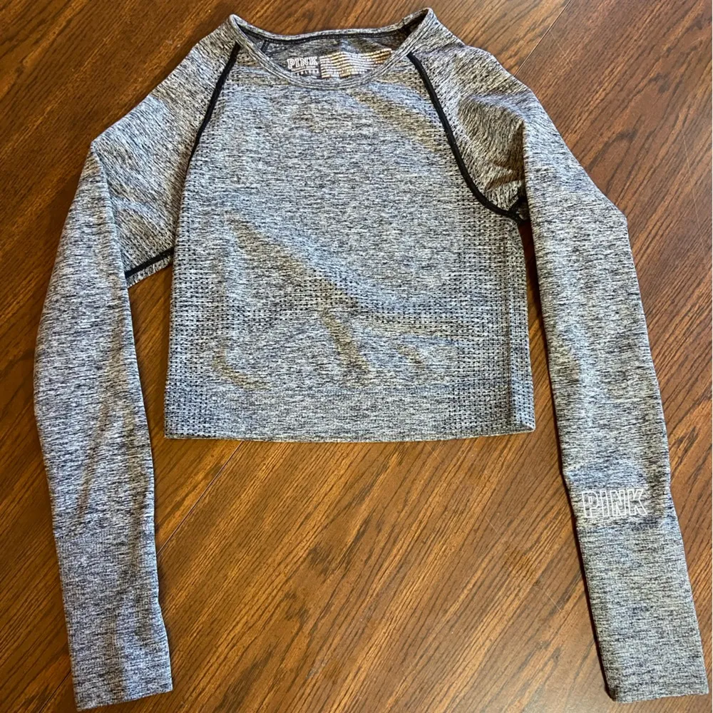 PINK Victoria’s Secret Active Crop Top Shirt Long Sleeves Size Small - Image 2