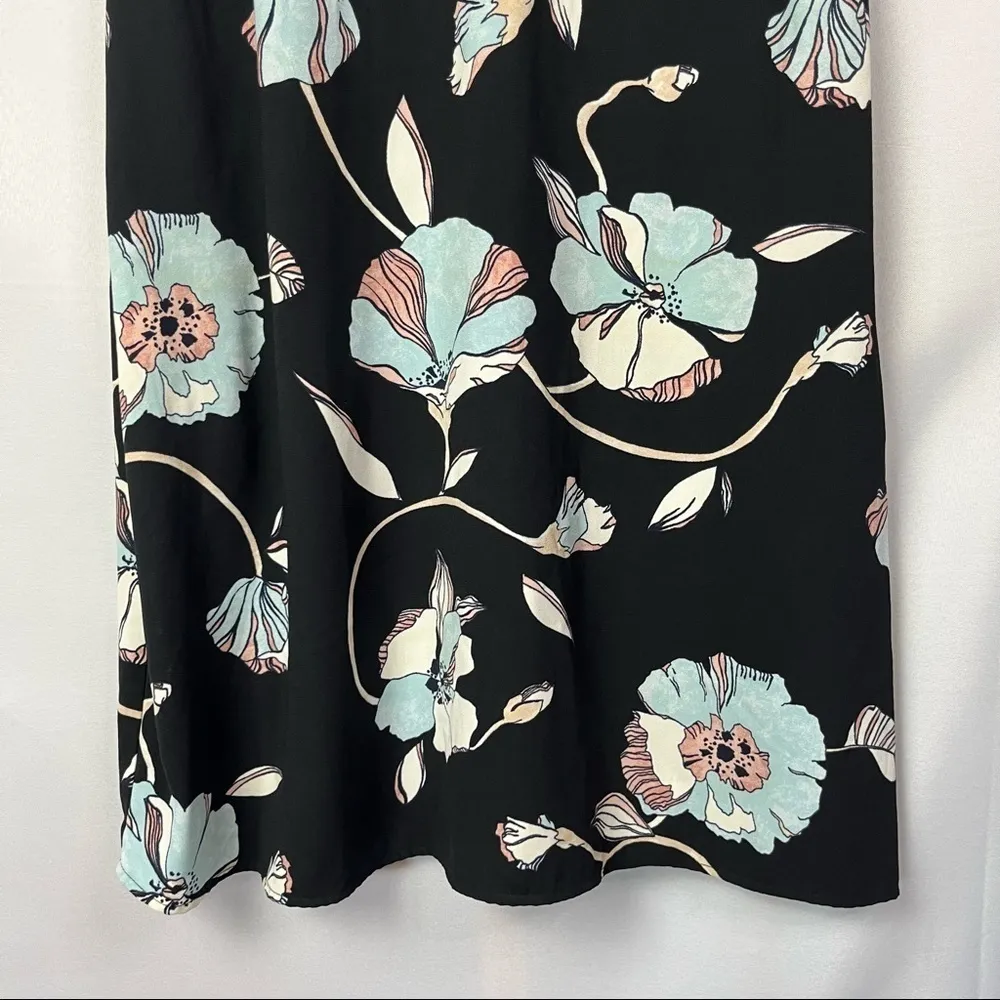 A New Day Black & Blue Floral V-Neck Short Sleeve Crepe Dress M - Image 5