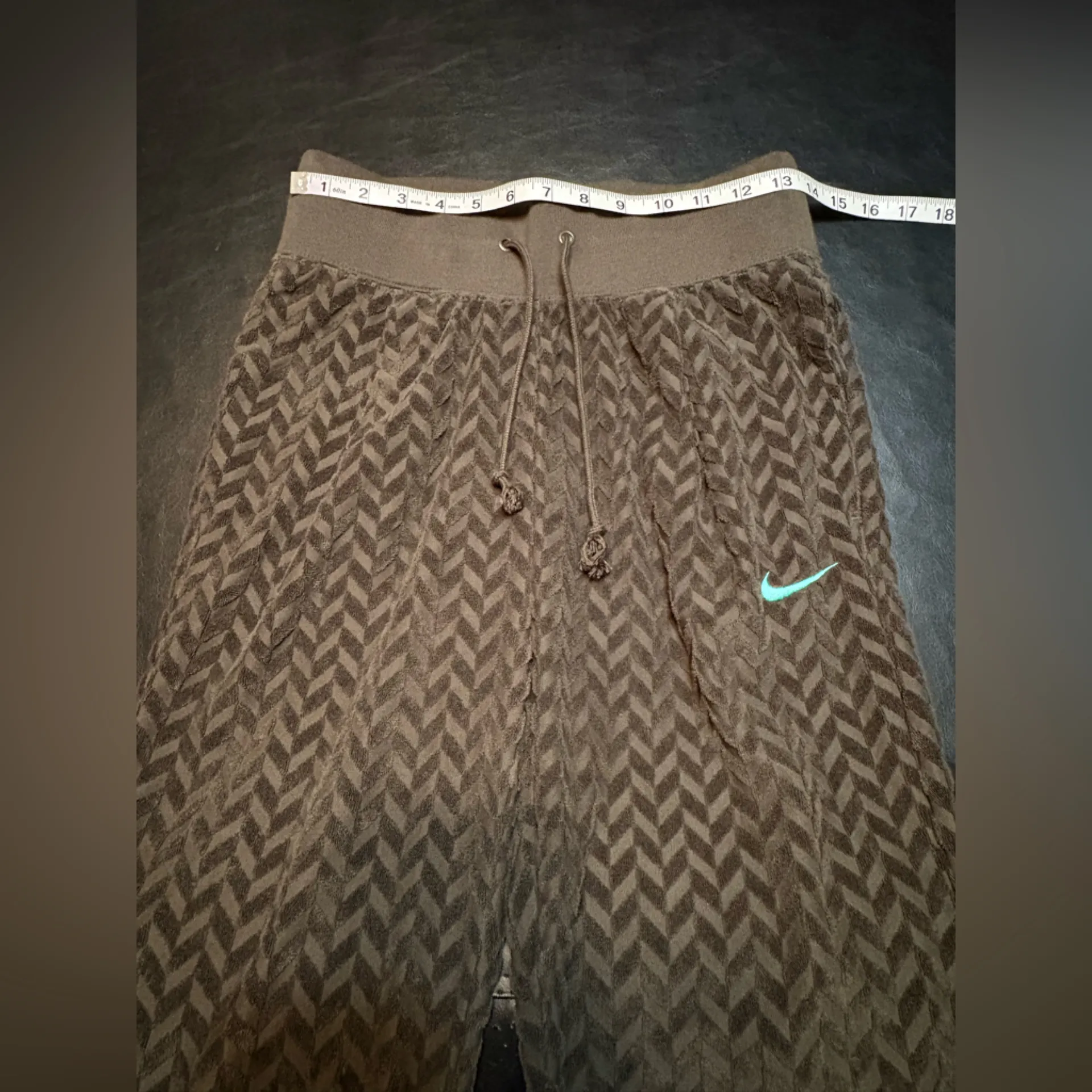 Nike loose fit Terry cloth joggers with front pockets. Size small - Image 6