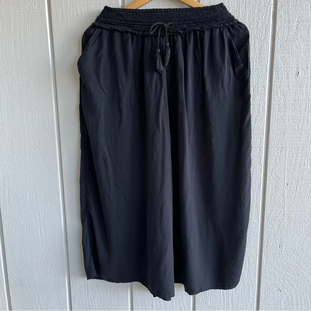 Aritzia Wilfred Nanterre Wide Leg Flowy Crop Pants Gauchos in Black Size XS - Image 2
