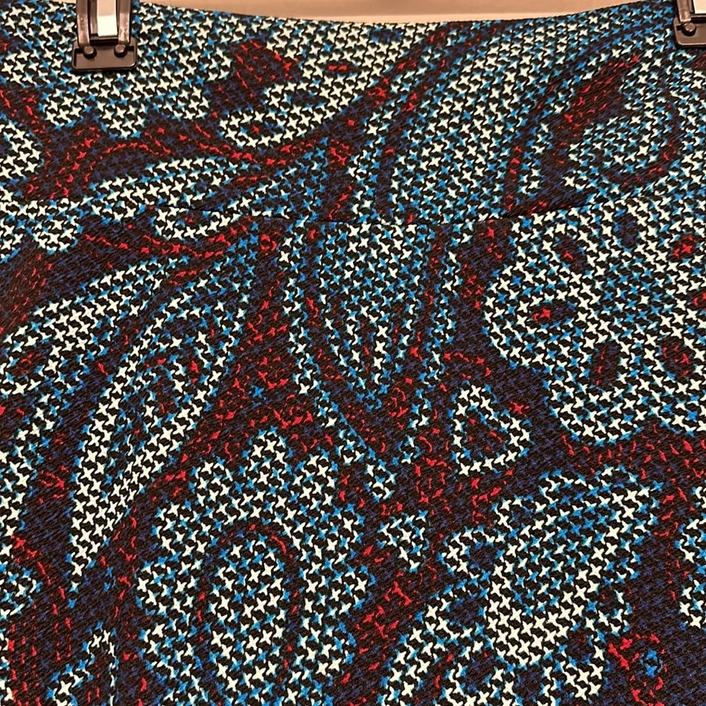 Women's Lularoe Cassie Pencil Patriotic Paisley Skirt Size Small EUC #7089 - Image 3