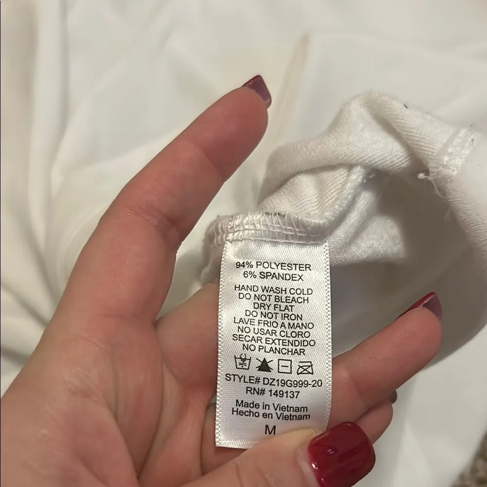 White long sleeve crop sweatshirt with crew neck and relaxed fit - Image 4