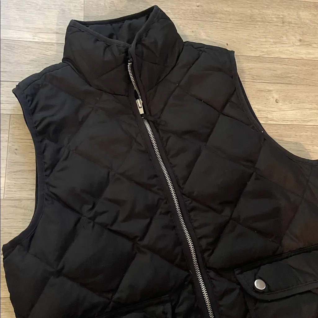 Woolrich Black Quilted Vest with Zipper pockets small silver hardware - Image 3