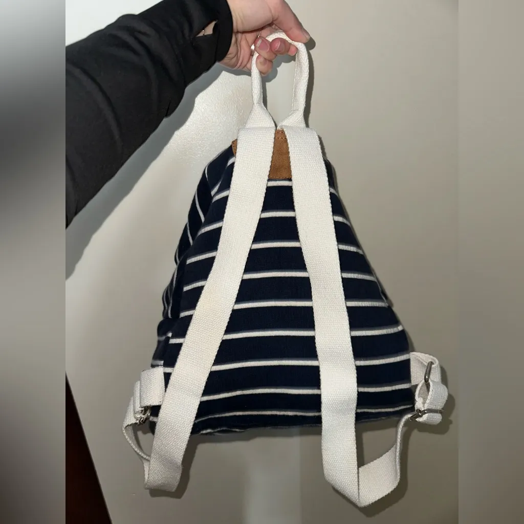 Brandy Melville John Galt Backpack - Image 4