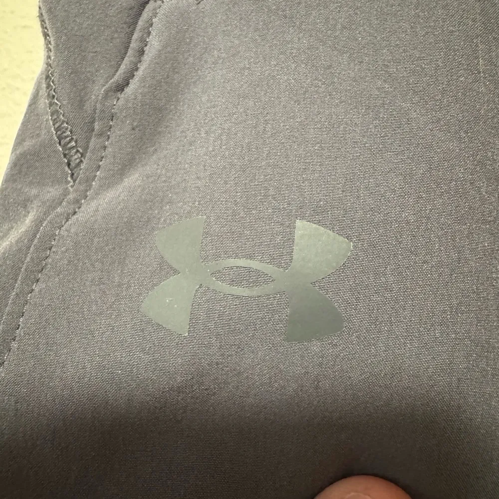 5/$55 !! 🔥 Under Armour Women's grey Athletic Shorts - Image 2