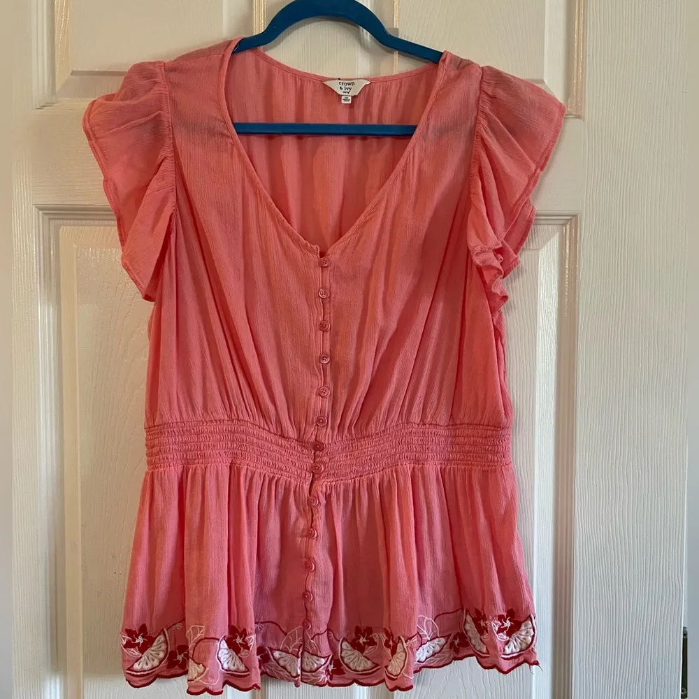 Crown & Ivy curvy flutter sleeve button up embroidered top Size 1X - Image 4