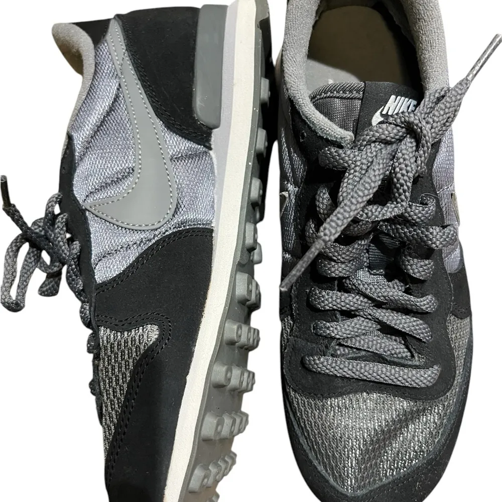 Nike Women's  Nike internationalist Athletic Shoes - Black and Gray - Image 7