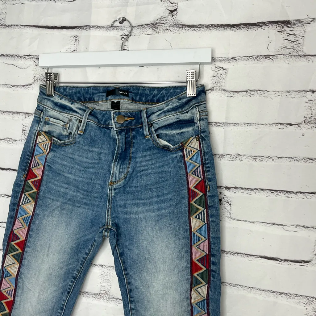 Aqua Skinny Jeans Mid Wash Women’s 27 Aztec Embroidered Side Panel Boho Denim - Image 7