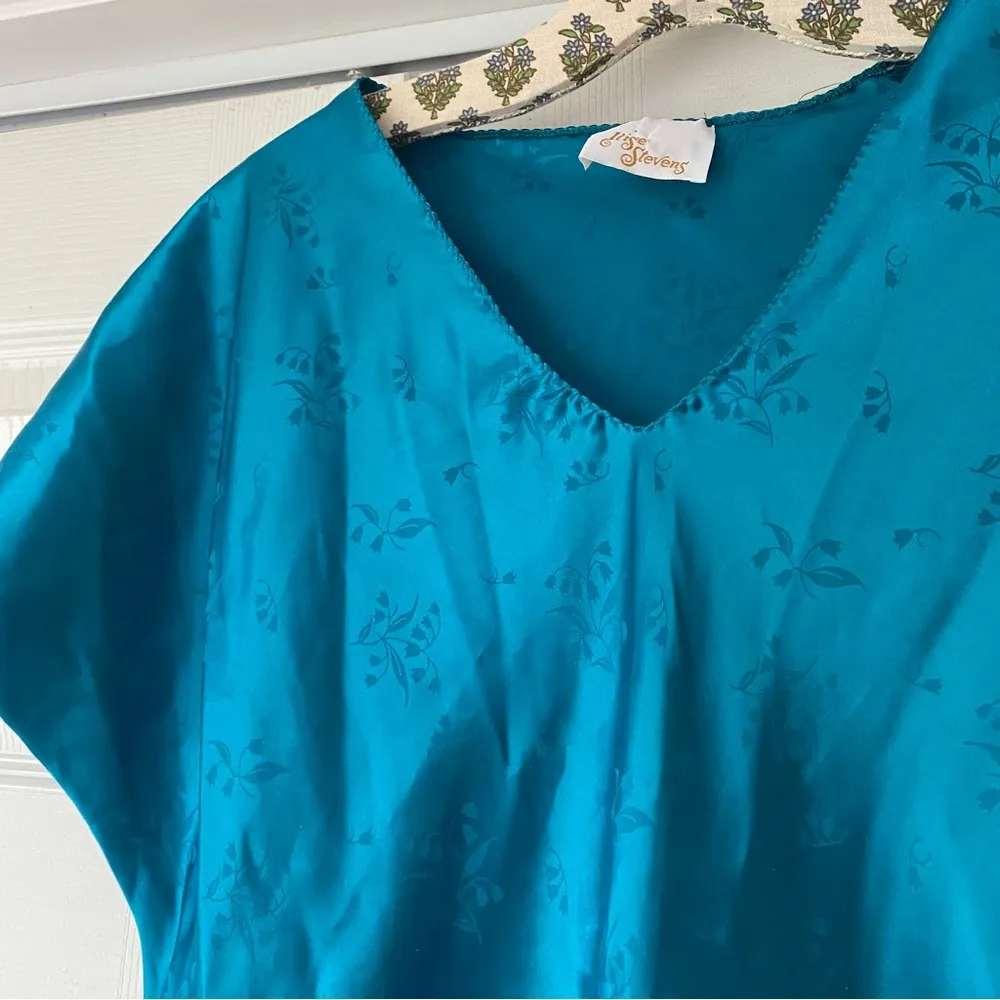 Vintage Silky Short Nightie Size Large Blue - Image 3