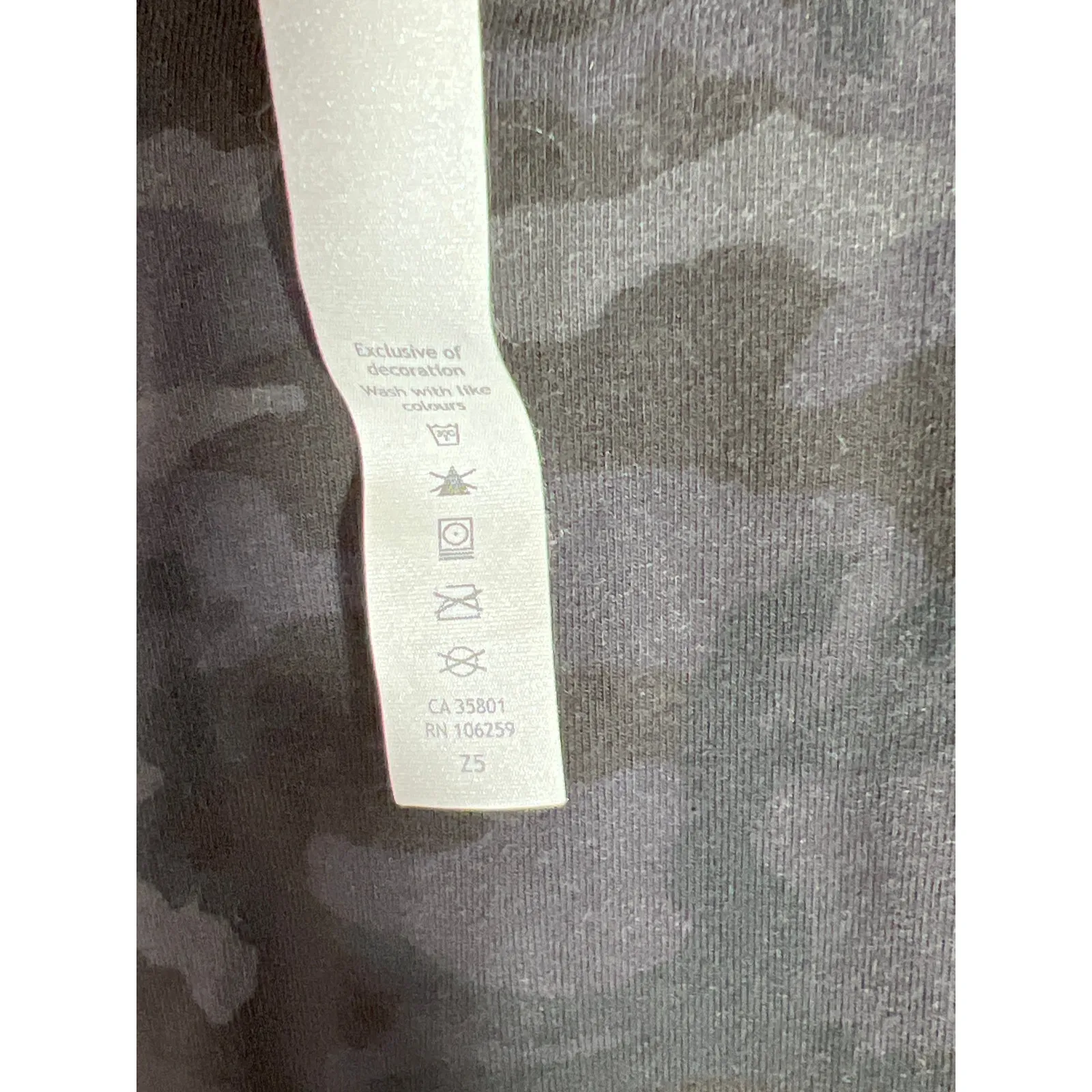 Lululemon size 6 hoodie black/grey camo kangaroo pockets thumb holes bonfires - Image 6