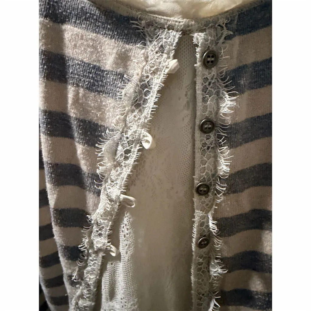 Rewind  Women's Gray Striped Long Sleeve Button-Up Top Size M - Image 4