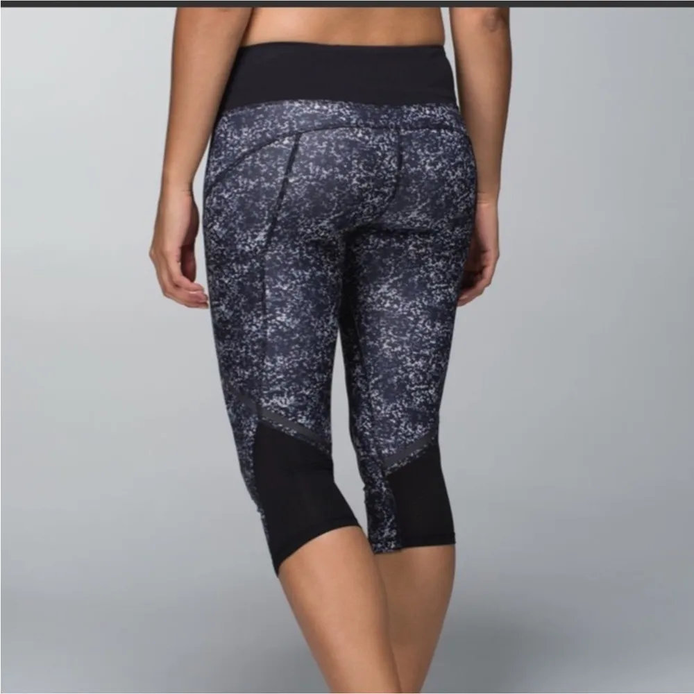 Lululemon Hop To It Crop *Full-On Luxtreme Rocky Road Sand Dune Ground / Black - Image 11