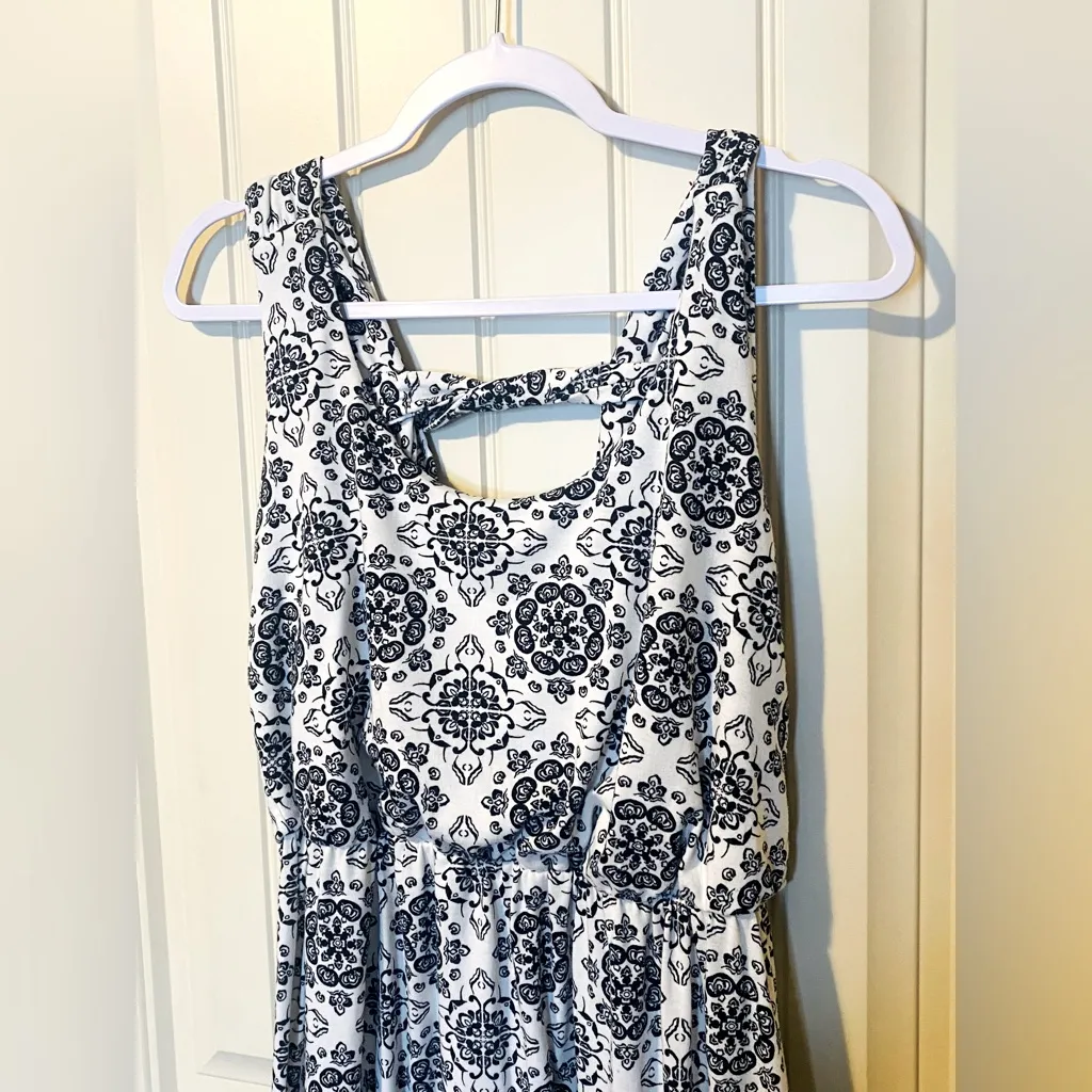 Maurices Black/White Floral Detail Sleeveless Maxi Dress - Image 3