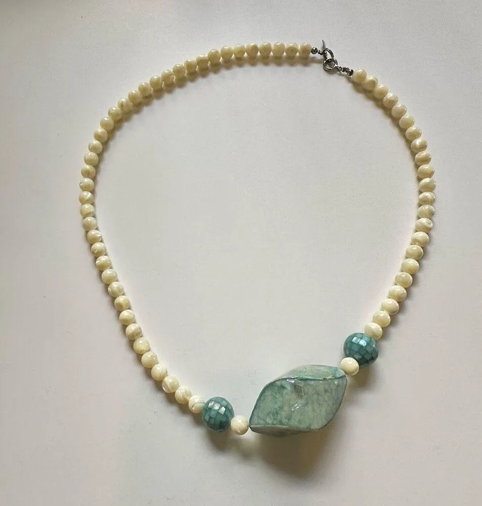 Karla Jordan mother of pearl cream and blue asymmetrical necklace - Image 8