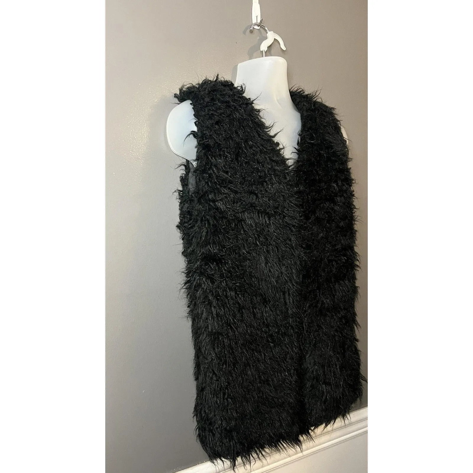 Wenxi Faux Fur Vest Womens Large Shaggy Long Sleeveless Boho Statement Outerwear Black - Image 2